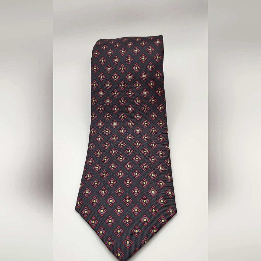Elegant Black and Red Patterned Tie